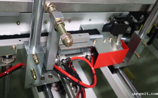 纸箱封箱机,封箱机器,封箱机