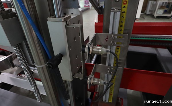 一字型全自动封箱机,封箱机设备,封箱机